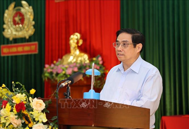 Le Premier ministre rend visite à l’Institut des sciences criminelles ảnh 2 Le Premier ministre rend visite à l’Institut des sciences criminelles ảnh 2
