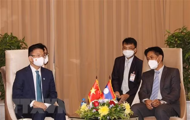 Vietnam-Laos : renforcement de la coopération dans l'industrie, le commerce et la justice ảnh 2