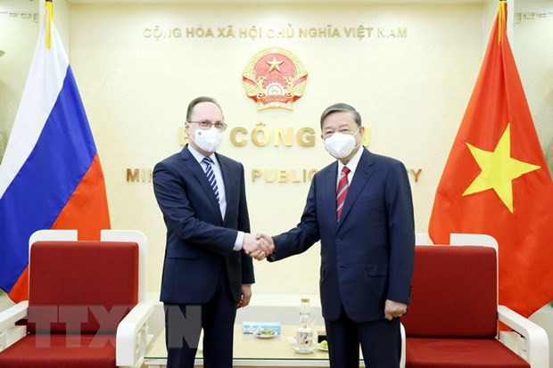 Le ministre de la Sécurité publique reçoit l’ambassadeur de Russie ảnh 1 Le ministre de la Sécurité publique reçoit l’ambassadeur de Russie ảnh 1