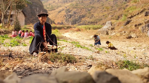 Un film sur le marché de l’amour de Khâu Vai disponible sur Youtube ảnh 3 Un film sur le marché de l’amour de Khâu Vai disponible sur Youtube ảnh 3