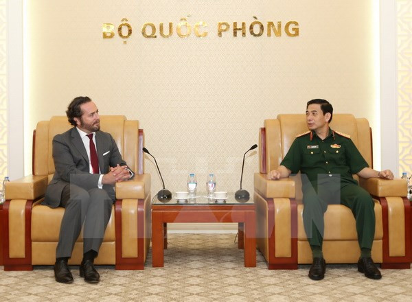 Le chef d’état-major de l’Armée populaire du Vietnam reçoit des officiels du groupe français CNIM ảnh 1 Le chef d’état-major de l’Armée populaire du Vietnam reçoit des officiels du groupe français CNIM ảnh 1