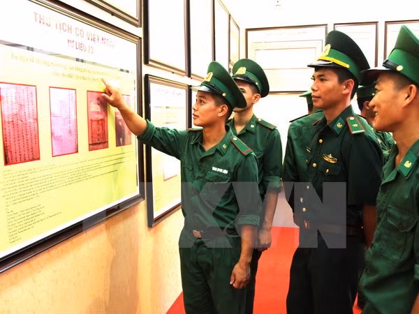 Exposition sur Hoàng Sa et Truong Sa à An Giang ảnh 1