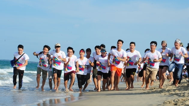 Plus de 6.000 participants aux «Pieds nus le long de la mer» à Dà Nang ảnh 1