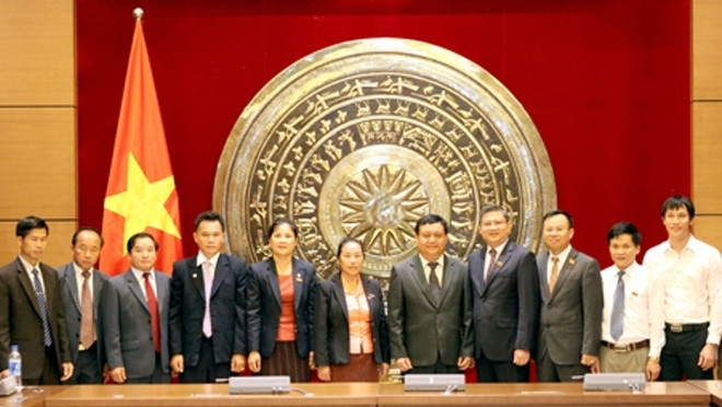 Vietnam et Laos partagent d’expériences dans la gestion des conseils populaires ảnh 1 Vietnam et Laos partagent d’expériences dans la gestion des conseils populaires ảnh 1