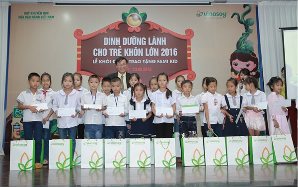Lancement du programme "Nutrition saine pour aider les enfants à grandir 2016" ảnh 1 Lancement du programme "Nutrition saine pour aider les enfants à grandir 2016" ảnh 1