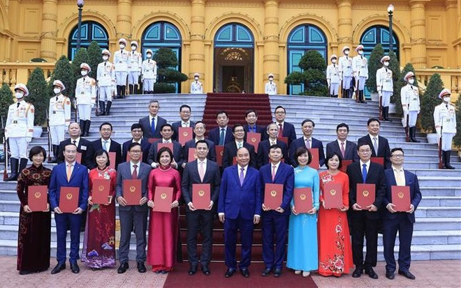 Le président Nguyên Xuân Phuc remet ses décisions de nomination à 26 ambassadeurs ảnh 1 Le président Nguyên Xuân Phuc remet ses décisions de nomination à 26 ambassadeurs ảnh 1