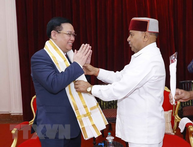 Le président de l’AN rencontre le gouverneur de l'État indien de Karnataka ảnh 1 Le président de l’AN rencontre le gouverneur de l'État indien de Karnataka ảnh 1