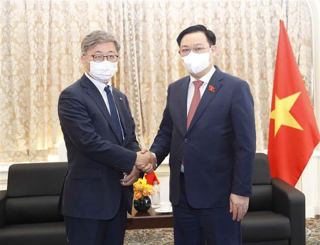 Le président de l’AN appelle les entreprises sud-coréennes à investir au Vietnam ảnh 1 Le président de l’AN appelle les entreprises sud-coréennes à investir au Vietnam ảnh 1