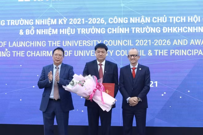 L’USTH ambitionne de devenir une école de niveau international ảnh 1