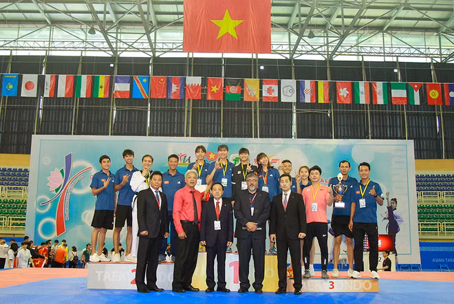 Taekwondo: la R. de Corée domine les deux tournois d'Asie à HCM-Ville ảnh 2