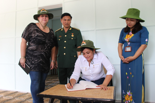 Une délégation de l’Union des jeunes communistes de Cuba à Quang Tri ảnh 1 Une délégation de l’Union des jeunes communistes de Cuba à Quang Tri ảnh 1