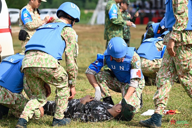 Exercices intégrés pour de futurs soldats de la paix de l’ONU ảnh 1 Exercices intégrés pour de futurs soldats de la paix de l’ONU ảnh 1