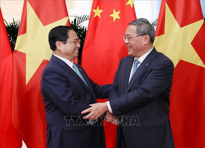 Le PM Pham Minh Chinh s’entretient avec son homologue chinois Li Qiang ảnh 1 Le PM Pham Minh Chinh s’entretient avec son homologue chinois Li Qiang ảnh 1