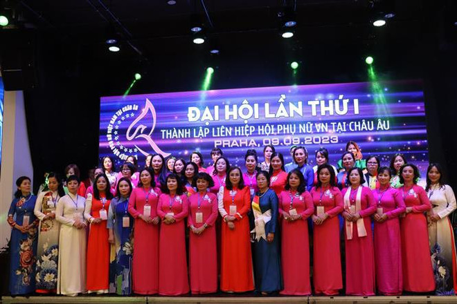 Création de l'Union des association des femmes vietnamiennes de l’Europe ảnh 1 Création de l'Union des association des femmes vietnamiennes de l’Europe ảnh 1