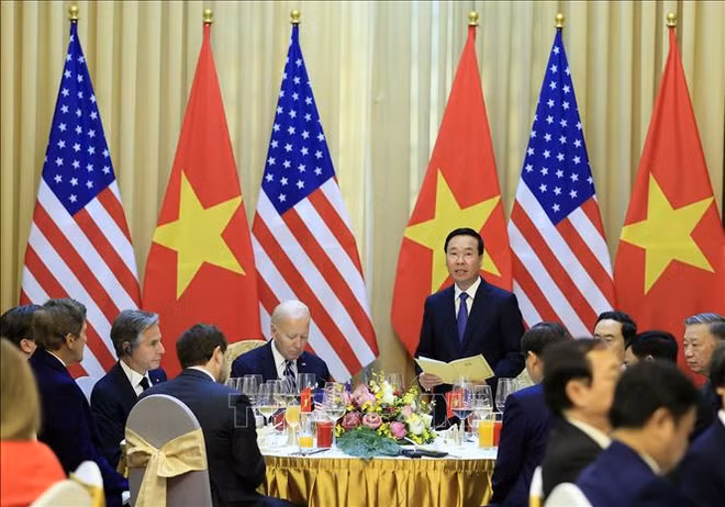 Le président Vo Van Thuong préside un banquet en l’honneur du président Joe Biden ảnh 1