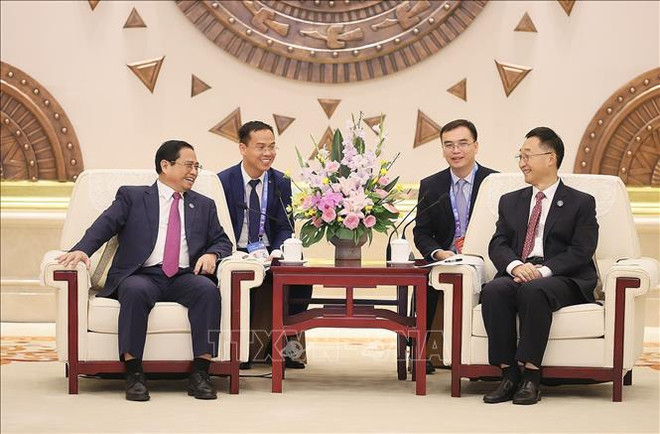 Le Premier ministre rencontre le secrétaire du Comité du PCC du Guangxi ảnh 1