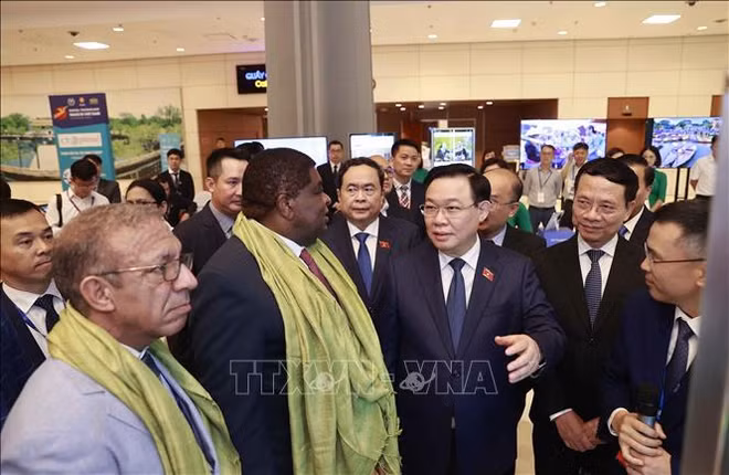 Ouverture d'une exposition sur les réalisations scientifiques dans la transformation numérique du Vietnam ảnh 1 Ouverture d'une exposition sur les réalisations scientifiques dans la transformation numérique du Vietnam ảnh 1