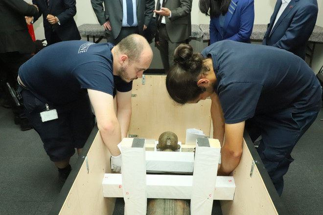 Une statue volée de la déesse Durga remise au Vietnam ảnh 1