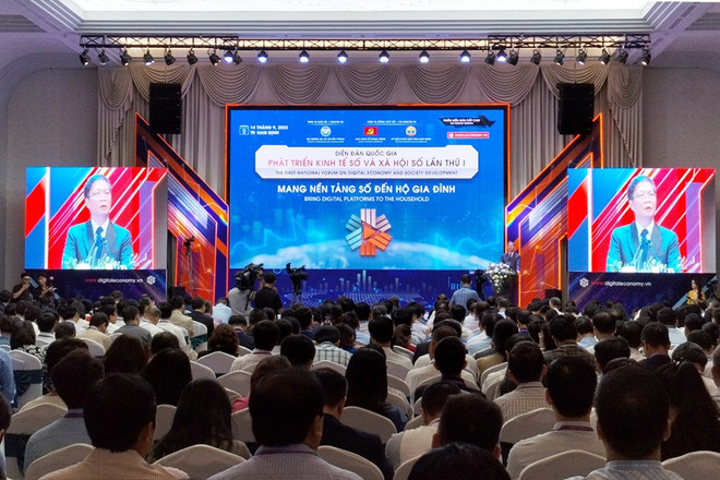 Ouverture du 1er Forum national pour le développement de l'économie et de la société numériques ảnh 1 Ouverture du 1er Forum national pour le développement de l'économie et de la société numériques ảnh 1