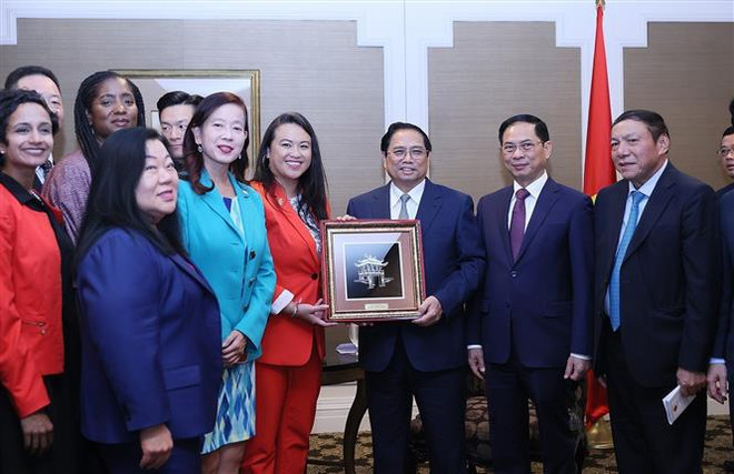 Le PM Pham Minh Chinh reçoit une délégation d'hommes politiques de San Francisco ảnh 2