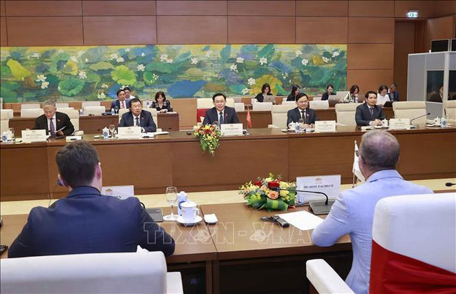 Le président de l’AN Vuong Dinh Huê reçoit des dirigeants de l’UIP ảnh 1 Le président de l’AN Vuong Dinh Huê reçoit des dirigeants de l’UIP ảnh 1