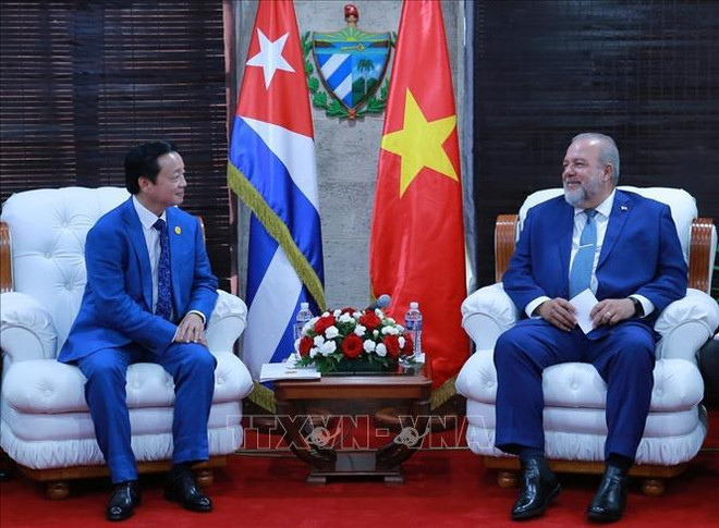 Le vice-Premier ministre Tran Hong Ha rencontre le Premier ministre cubain ảnh 1 Le vice-Premier ministre Tran Hong Ha rencontre le Premier ministre cubain ảnh 1