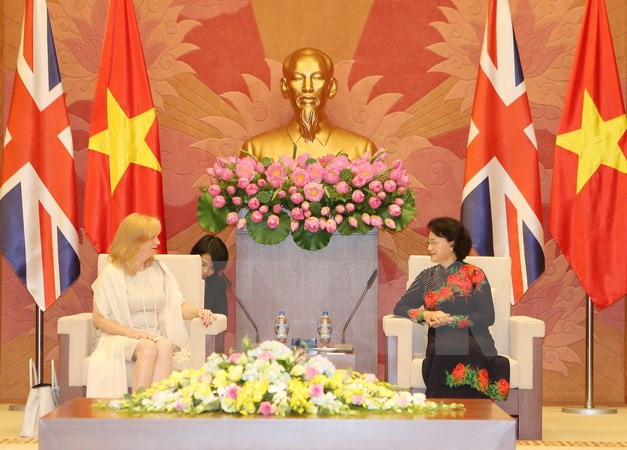 Des dirigeants vietnamiens reçoivent une députée britannique ảnh 1 Des dirigeants vietnamiens reçoivent une députée britannique ảnh 1