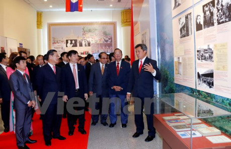 Une exposition pour marquer les relations Vietnam-Laos ảnh 1