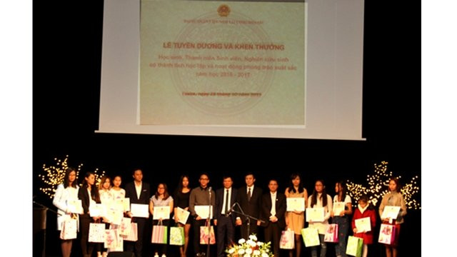 Cérémonie en l'honneur des Vietnamiens brillants en R. tchèque ảnh 1 Cérémonie en l'honneur des Vietnamiens brillants en R. tchèque ảnh 1