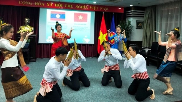 Échange d’amitié Vietnam - Laos à Shanghai ảnh 1