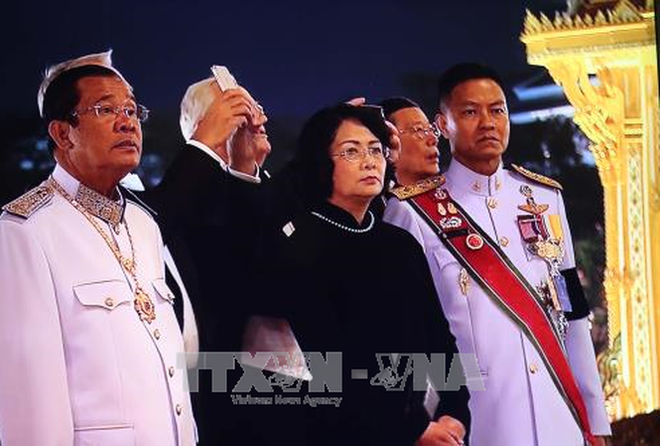 La vice-présidente du Vietnam assiste à la crémation de l’ancien roi de Thaïlande ảnh 1 La vice-présidente du Vietnam assiste à la crémation de l’ancien roi de Thaïlande ảnh 1