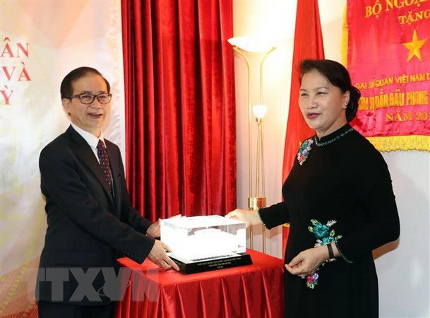 La présidente de l’AN Nguyên Thi Kim Ngân visite l’ambassade du Vietnam en Turquie ảnh 1 La présidente de l’AN Nguyên Thi Kim Ngân visite l’ambassade du Vietnam en Turquie ảnh 1