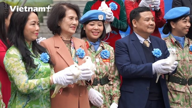 Aspiration de la paix : histoire sur la personnalité et l’intelligence des femmes vietnamiennes ảnh 1 Aspiration de la paix : histoire sur la personnalité et l’intelligence des femmes vietnamiennes ảnh 1