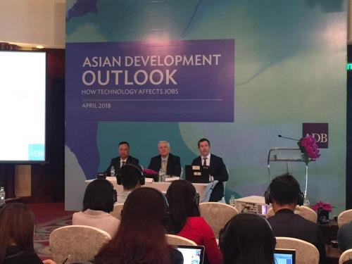 Le Vietnam sera un des pays à plus forte croissance en 2018, selon la BAD ảnh 1