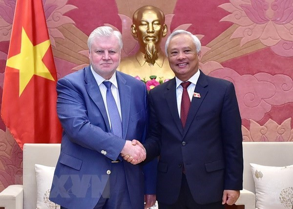 Un dirigeant vietnamien reçoit des responsables du Parti "Russie Juste" ảnh 1 Un dirigeant vietnamien reçoit des responsables du Parti "Russie Juste" ảnh 1