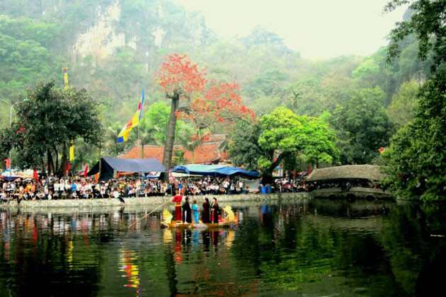 Hanoi: la fête de la pagode Thây devient une saison de festivités ảnh 1 Hanoi: la fête de la pagode Thây devient une saison de festivités ảnh 1