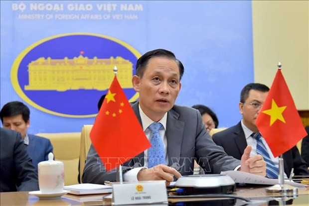 Le vice-ministre des AE Le Hoai Trung félicite la fête nationale chinoise ảnh 1 Le vice-ministre des AE Le Hoai Trung félicite la fête nationale chinoise ảnh 1