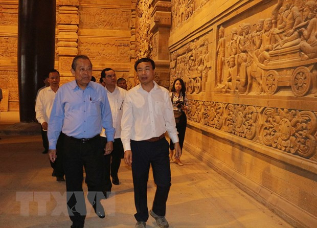 Le vice-PM Truong Hoa Binh inspecte les préparatifs du Vesak 2019 à Ha Nam ảnh 1 Le vice-PM Truong Hoa Binh inspecte les préparatifs du Vesak 2019 à Ha Nam ảnh 1
