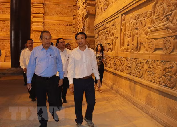 Le vice-PM Truong Hoa Binh inspecte les préparatifs du Vesak 2019 à Ha Nam ảnh 1