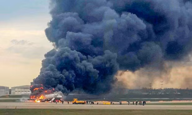 Message de sympathie à la Russie suite au crash d’un avion Aeroflot ảnh 1