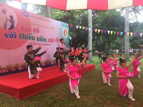 Les élèves expriment leurs sentiments envers l’Oncle Hô ảnh 1