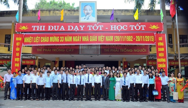 La Journée des enseignants vietnamiens fêtée dignement ảnh 1 La Journée des enseignants vietnamiens fêtée dignement ảnh 1