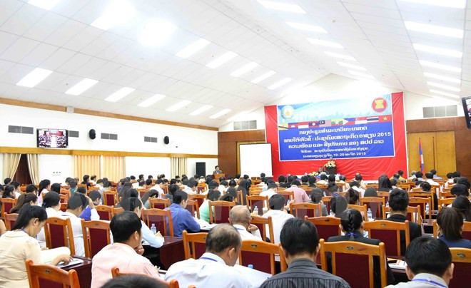 Le Vietnam partage ses expériences dans la préparation de l'AEC au Laos ảnh 1 Le Vietnam partage ses expériences dans la préparation de l'AEC au Laos ảnh 1