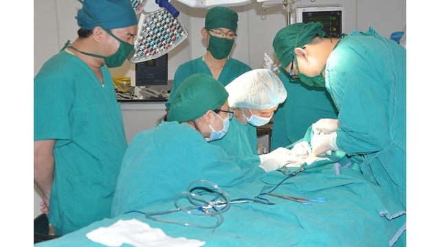 Succès d’une chirurgie du lymphœdème au Vietnam ảnh 1 Succès d’une chirurgie du lymphœdème au Vietnam ảnh 1