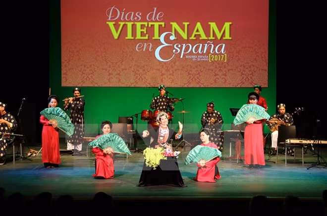 Ouverture de la Journée vietnamienne en Espagne 2017 ảnh 1