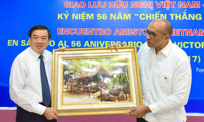 Échange d’amitié Vietnam – Cuba à Tuyên Quang ảnh 1 Échange d’amitié Vietnam – Cuba à Tuyên Quang ảnh 1