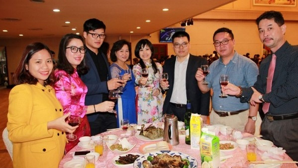 Les Vietnamiens à Taïwan (Chine) accueillent le Têt traditionnel 2017 ảnh 1 Les Vietnamiens à Taïwan (Chine) accueillent le Têt traditionnel 2017 ảnh 1