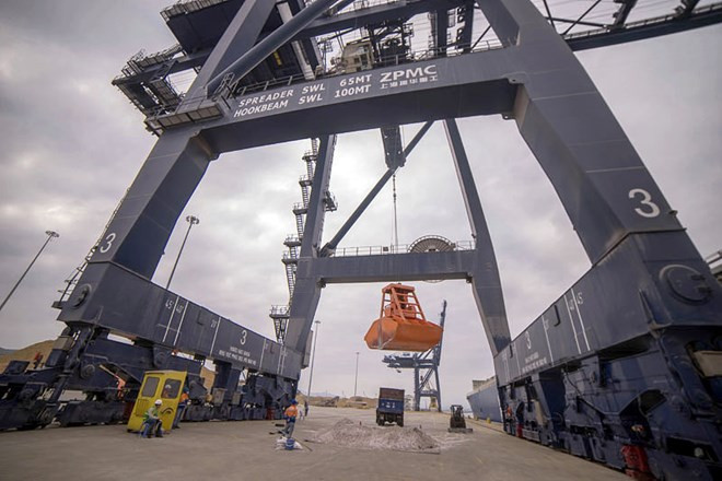 Les dockers déjà à pied d’œuvre au port de Cai Lân ảnh 1 Les dockers déjà à pied d’œuvre au port de Cai Lân ảnh 1