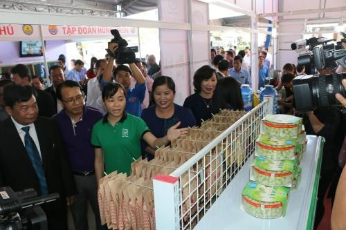 Foire du commerce et du tourisme Cambodge - Laos – Vietnam 2017 à Binh Phuoc ảnh 1 Foire du commerce et du tourisme Cambodge - Laos – Vietnam 2017 à Binh Phuoc ảnh 1