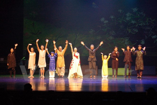 Spectacle célébrant les 25 ans des relations diplomatiques Vietnam-R. de Corée ảnh 1 Spectacle célébrant les 25 ans des relations diplomatiques Vietnam-R. de Corée ảnh 1